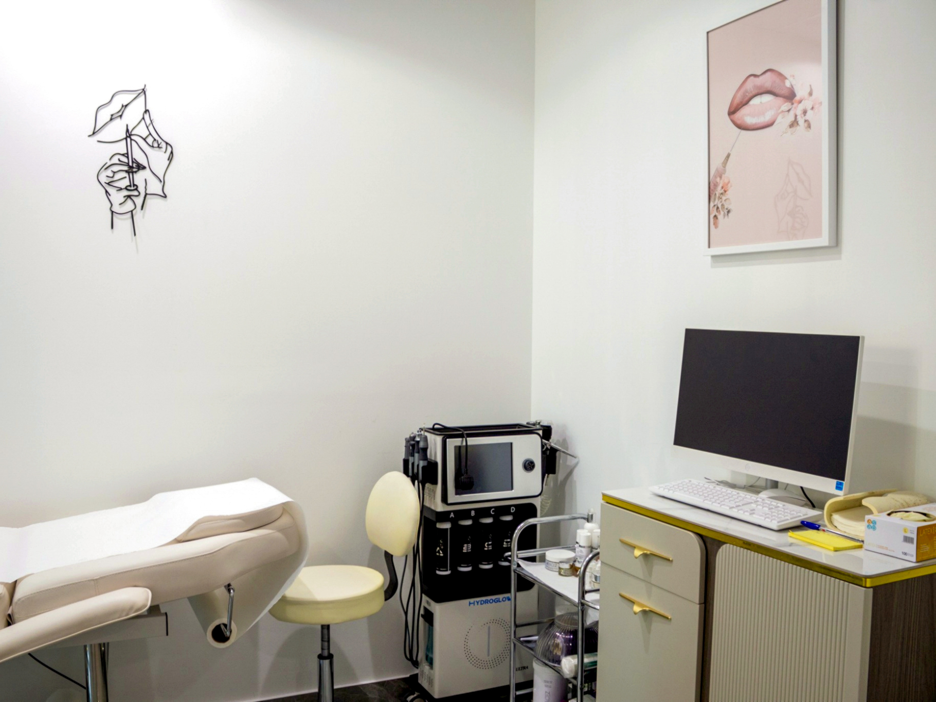 Advanced aesthetic and skincare treatment